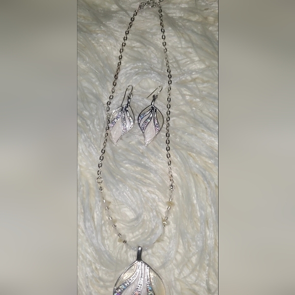 STAMPED KG Vintage Necklace Set. Leaf Design Dangle Earring & Necklace 🌴 - Picture 8 of 10